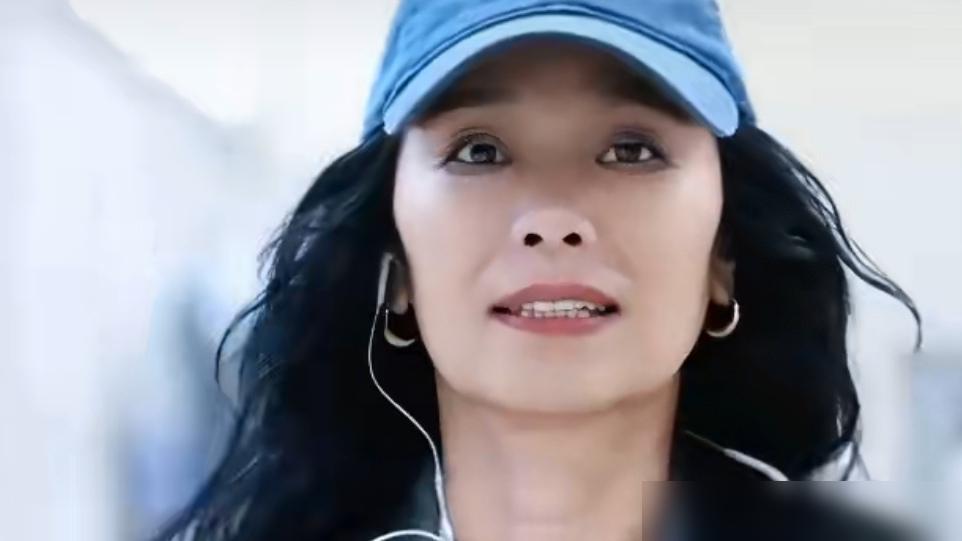 瑞典深夜的山路上，韦唯猛地踩下刹车，脚底却是一片虚无。
 
刹车系统被人动了手脚