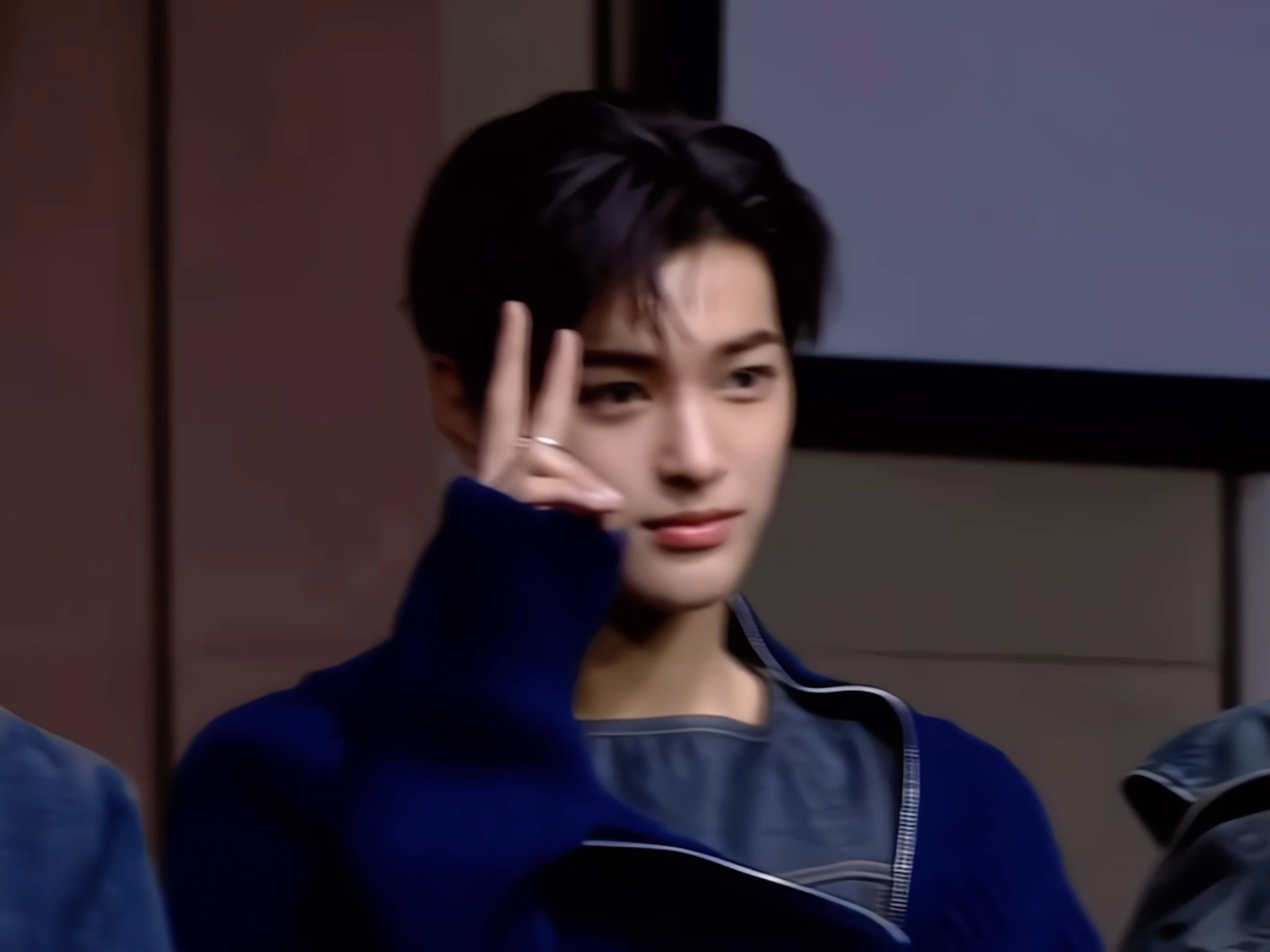 怎么有人这么帅 