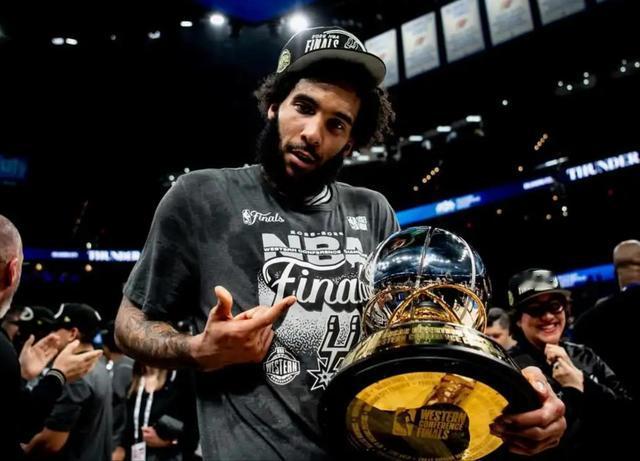 落选秀被76人裁掉那天，尚帕尼以为篮球生涯结束了。

2022年NBA选秀大会，