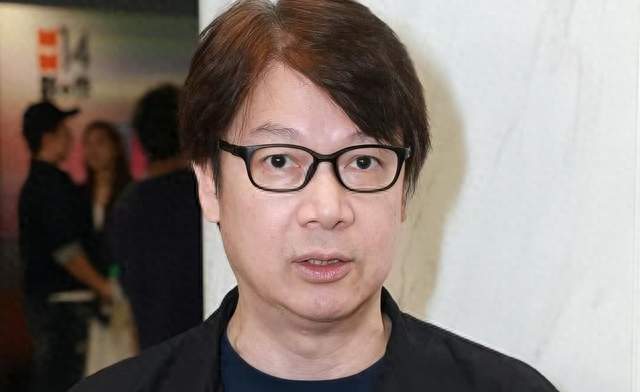 梁荣忠露面显沧桑，拒谈钟丽淇病情引争议