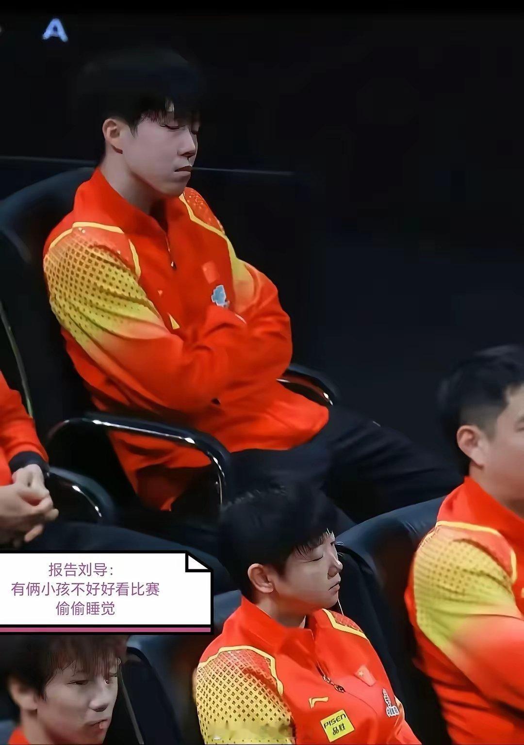 今天大头和莎莎熟的简直不敢直视啊！！！今天比完赛之后，大头亲自把拍子递给莎莎的[