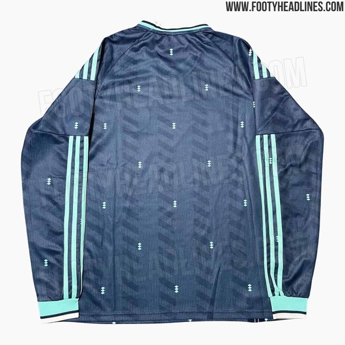 打几分？德国队世界杯客场球衣谍照：海军蓝+薄荷绿配色