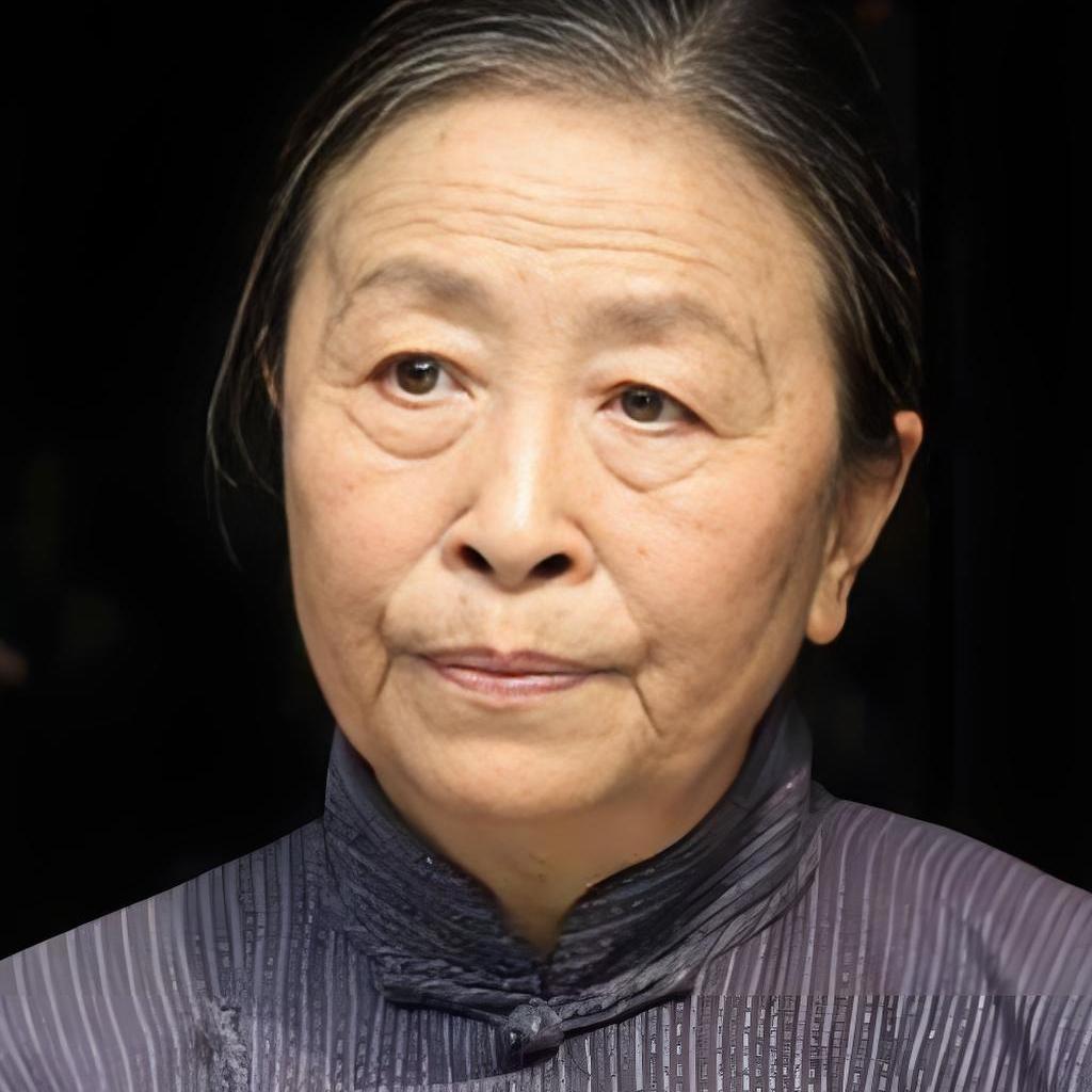 太戳心！戏里演遍慈母的张少华，现实母子只剩客气疏离
 
张少华演过无数温柔母亲，