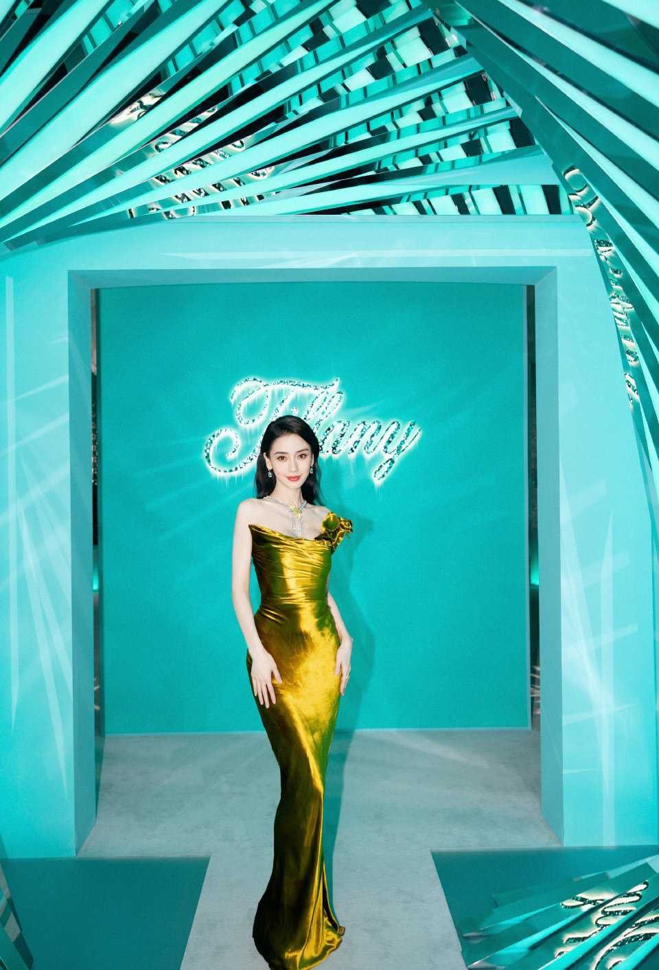angelababy angelababy 你和快乐一样值得我去奔赴，因为有特别