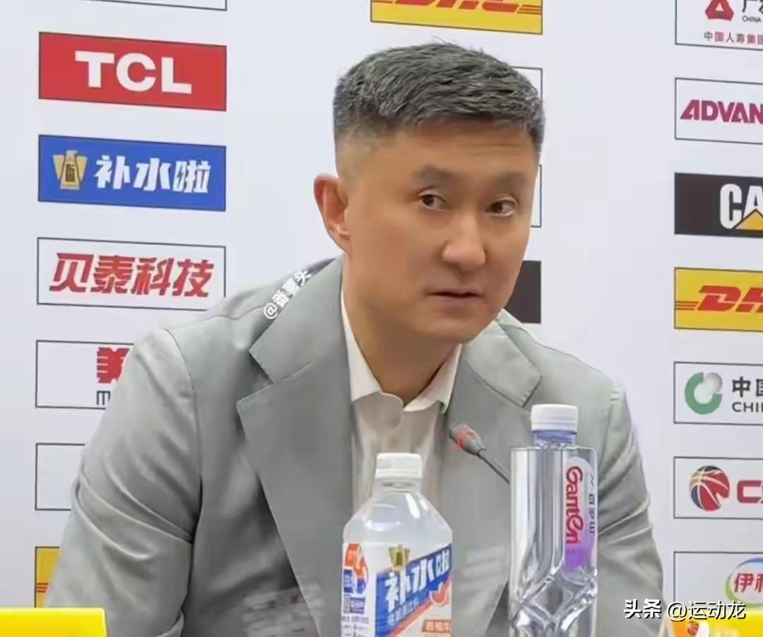 杜锋指导输很是不服气，看看输辽宁赛后他说了什么：
“我们是输给自己，不是对方打得