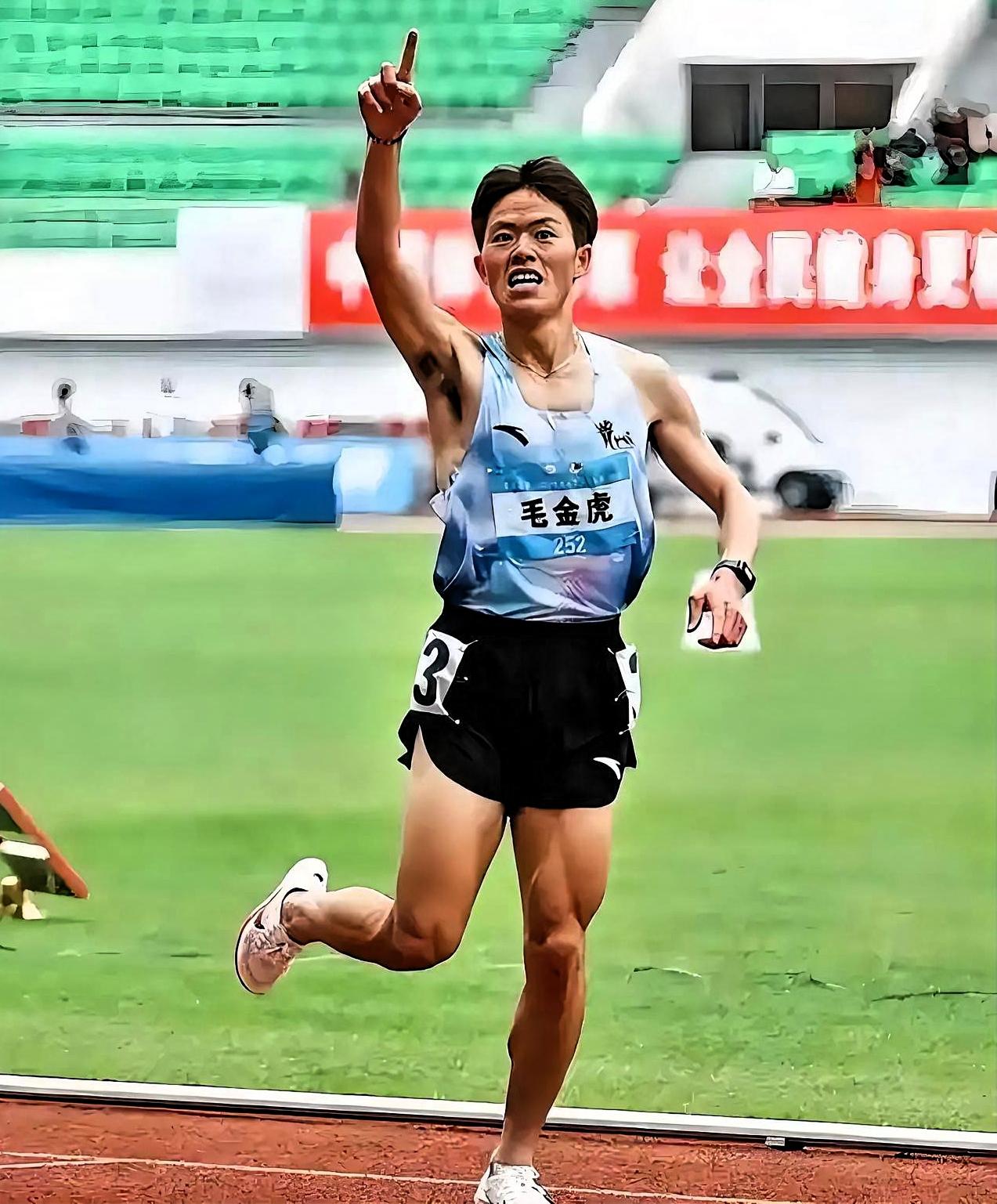 中国男子马拉松历史前十人的体型在世界跑坛属于什么水平？

1、丰配友，成绩：2小