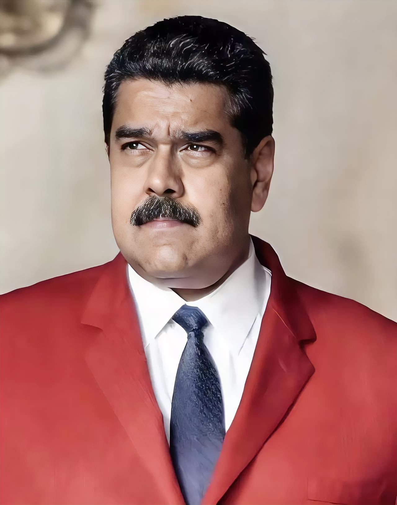 这下轮到美军坐不住了！
​俄军上将马卡列维奇带着120人的俄军“赤道特遣队”，现