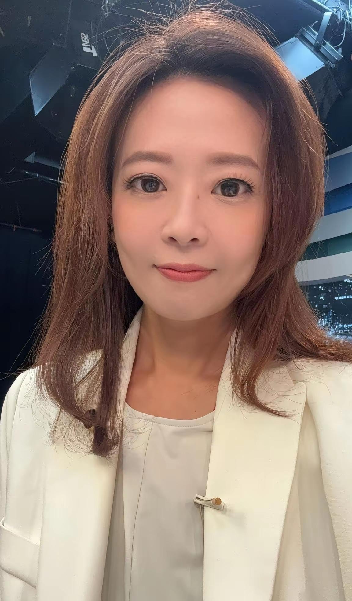 国民党发言人江怡臻又开口了，

江怡臻今(28日)称，恭喜李四川在民调中顺利胜出