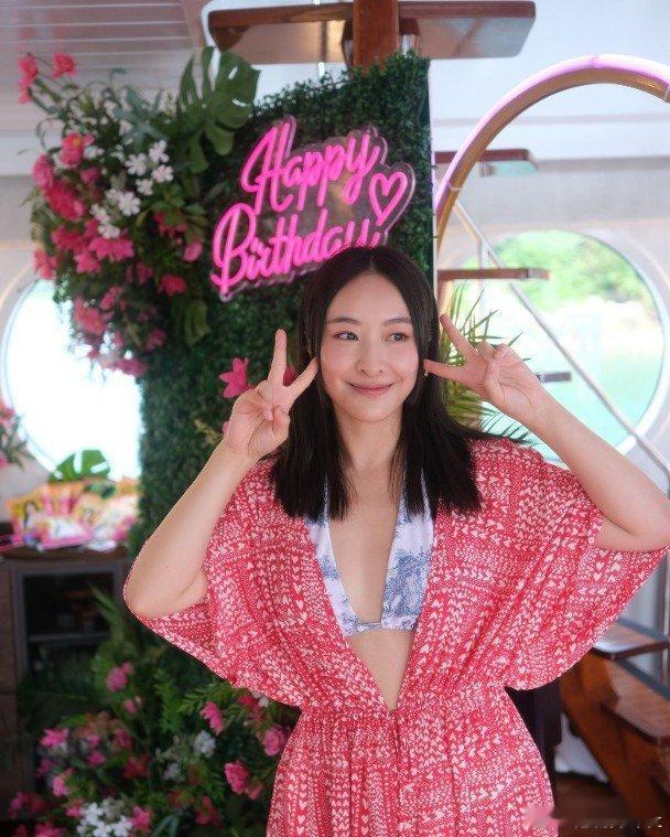 無綫女神陳瀅向來多Friend，為慶祝前日（22日）35歲生日，一眾好友與她出海