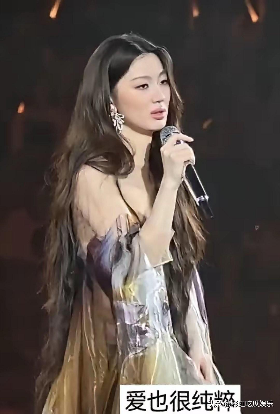 单依纯哭了，李荣浩终于不忍了，直接贴脸开大说她侵权，在拒绝授权的情况下她强行在演