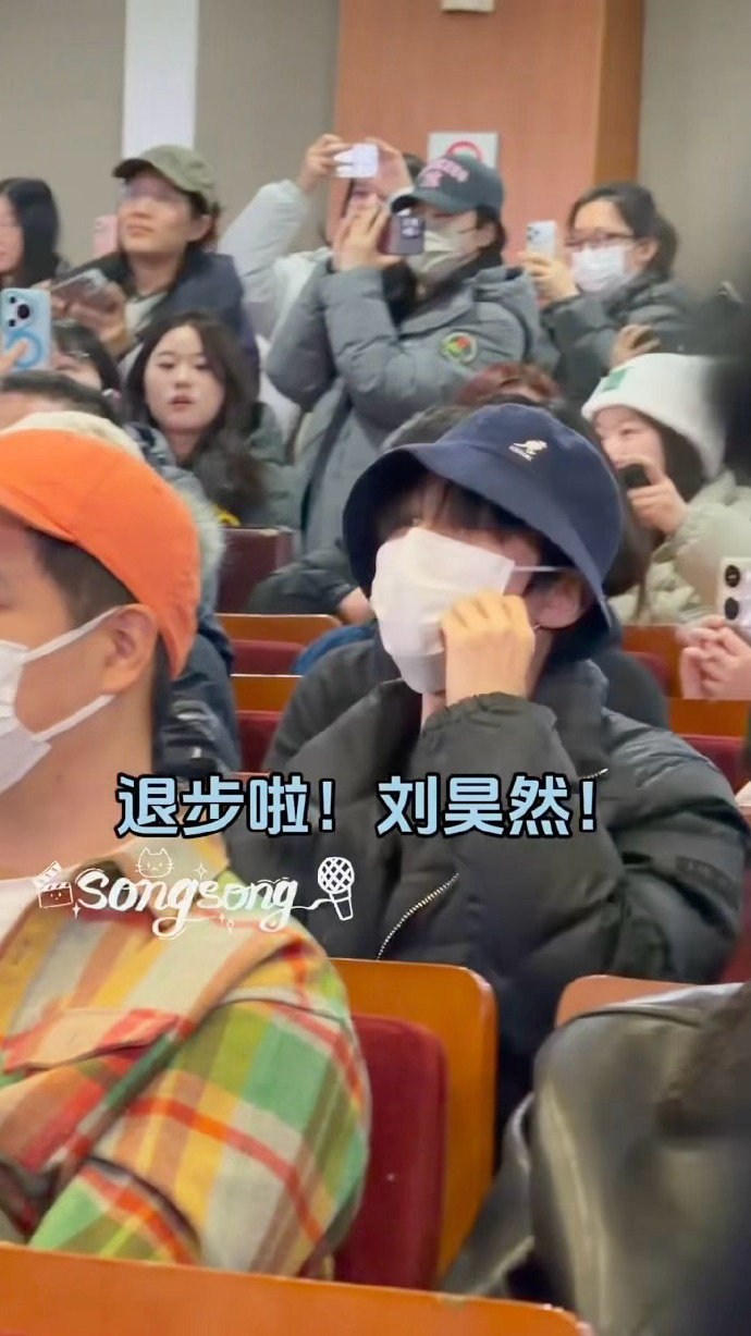 王俊凯 退步啦刘昊然 中传首映礼这段我能看一百遍！王俊凯吐槽完就脸红，可爱到犯规