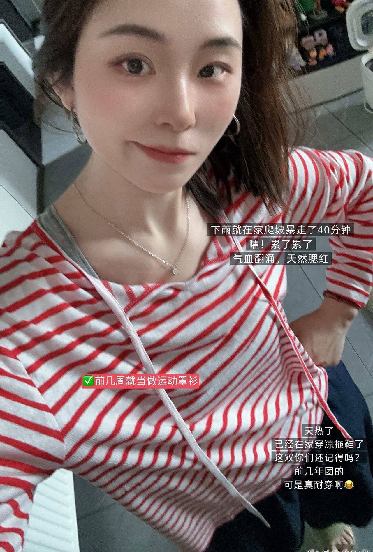 红条纹这件真的很有气血感[憨笑]
不知不觉攒了一组生活照了
细碎日常里都有这件的