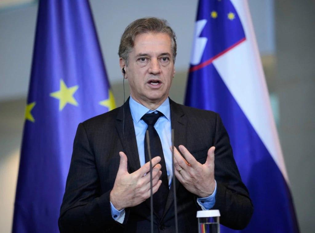 欧洲小国斯洛文尼亚直接拒绝了特朗普的邀请，不肯加入他提议的和平委员会，这也是目前