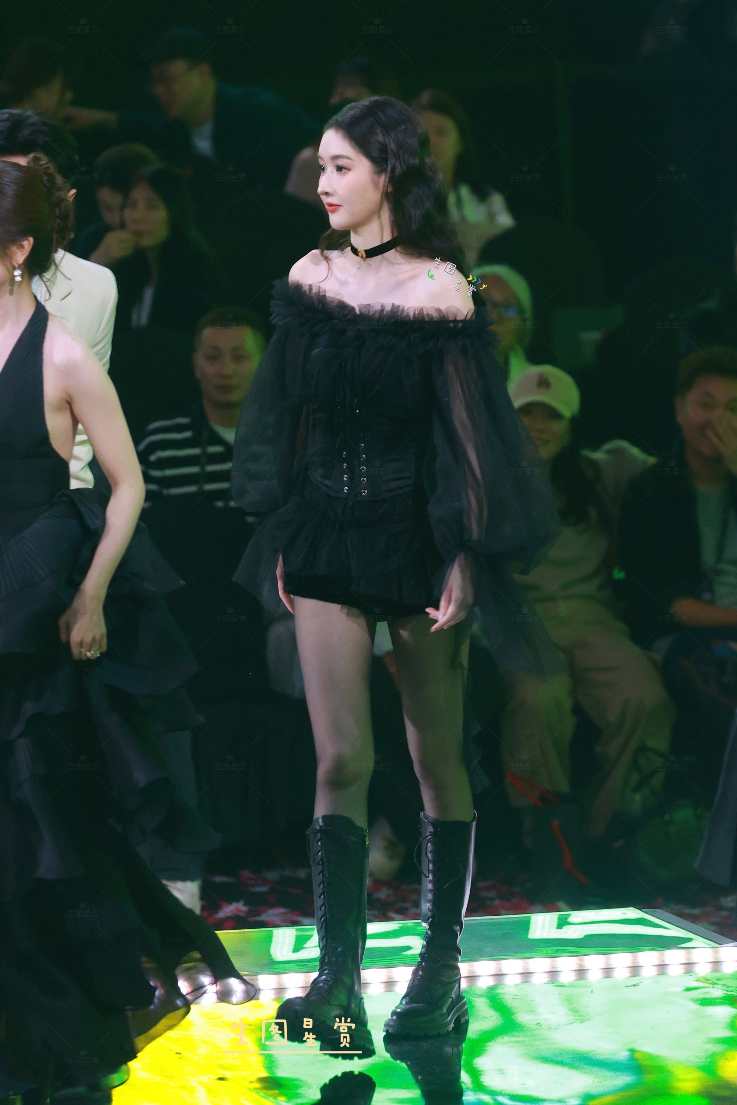 王玉雯星光大赏内场继续出图黑丝美腿王姐，直接被美晕了眼王玉雯白宇看得我提心吊胆的