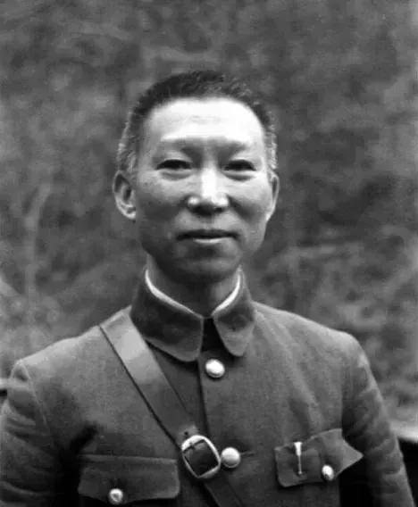 1993年，97岁的薛岳被告上法庭，面对法官的询问他沉默了许久，然后叹了口气说：