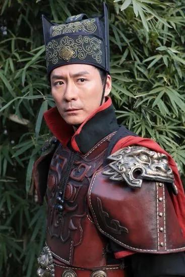 同样是中郎将，卢凌风就比李元芳要真实的多，同样都是武艺超群，但是卢凌风动辄让人打