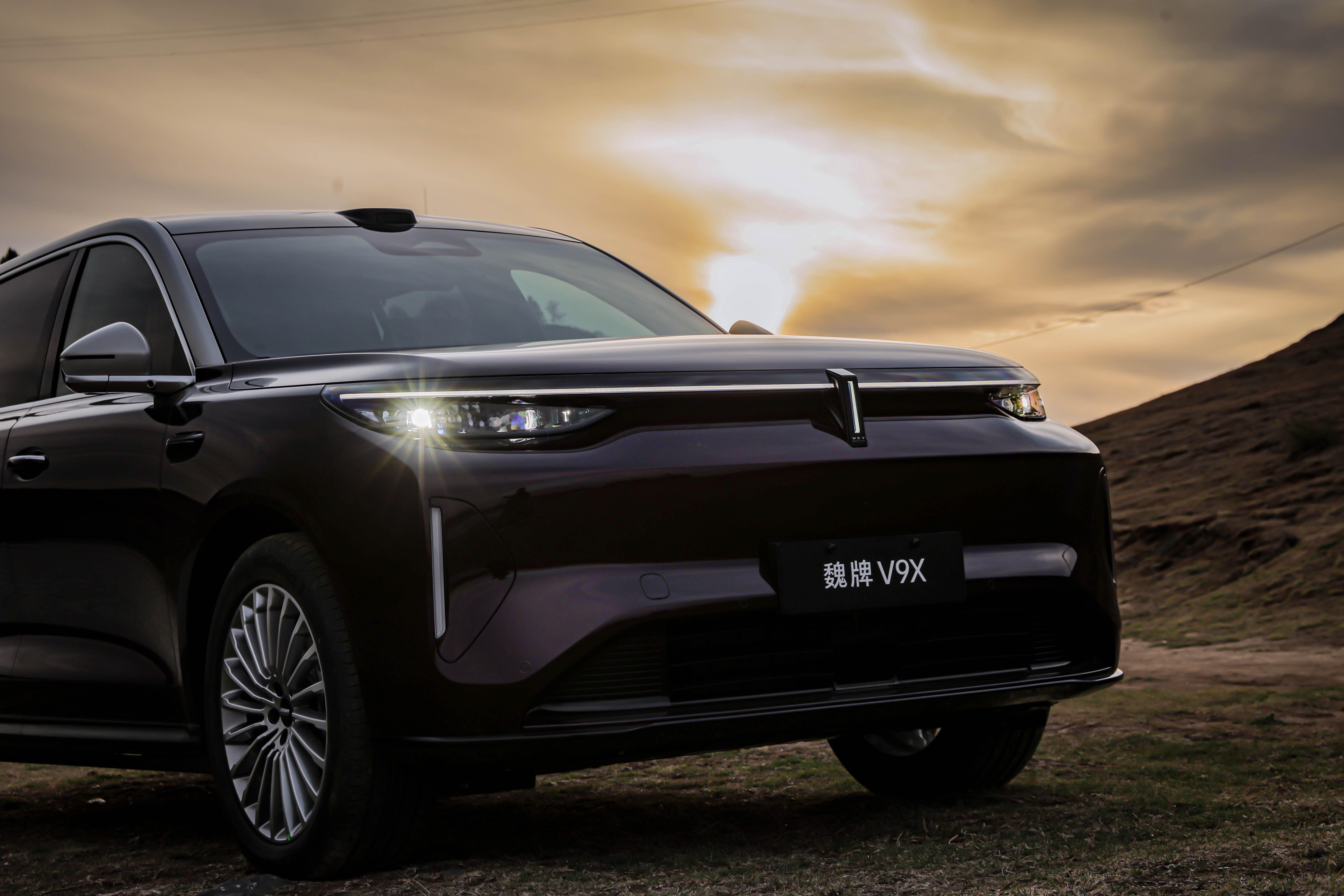 说实话，现在的新能源市场，真的越来越让人看不懂了。各家都在卷冰箱、彩电、大沙发，