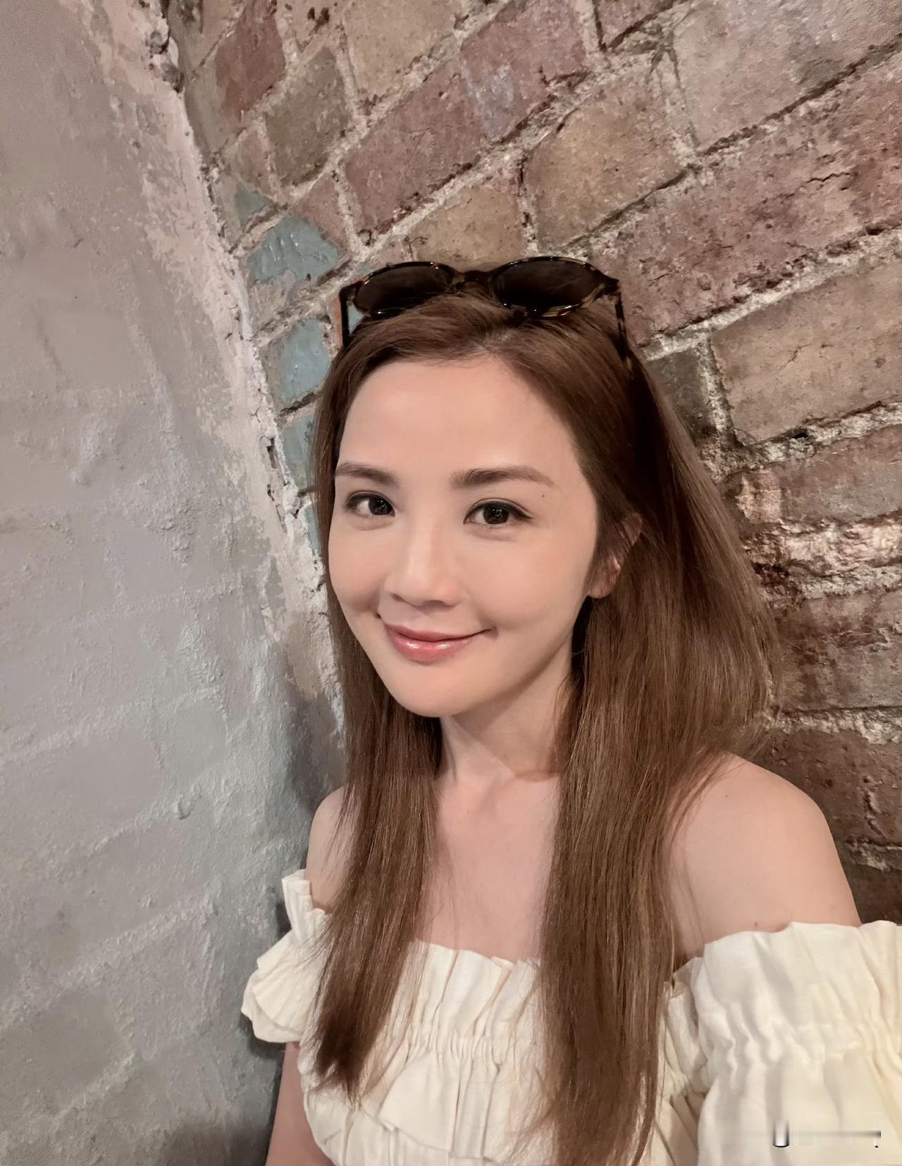 阿sa的医美痕迹还是挺明显，苹果肌处一点也不自然。这要是生图的话，脸部僵感很重。