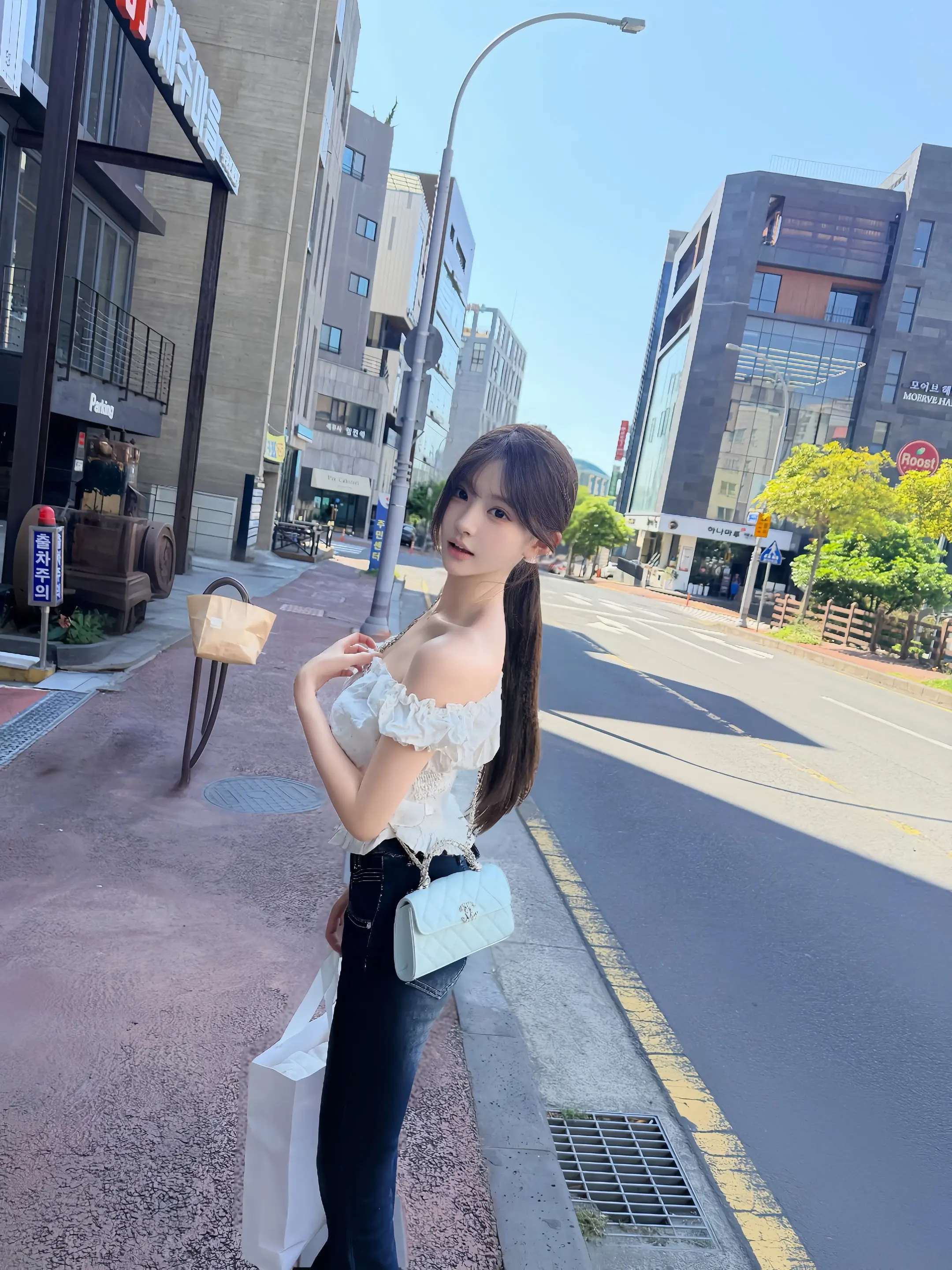 在重逢的街头心跳比我先认出你