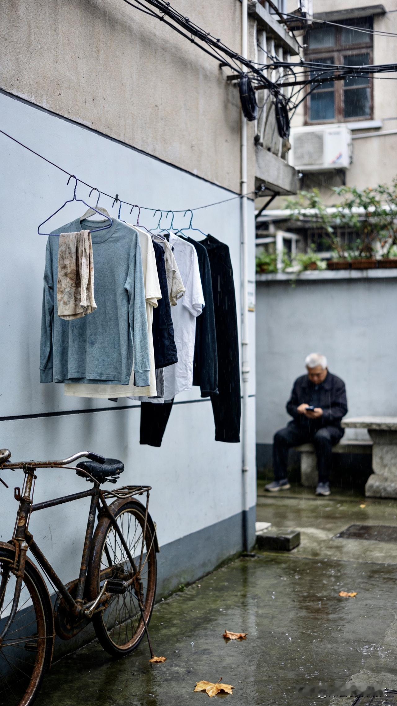 月入一万二的退休金，居然还在省吃俭用？
今天在小区遇到张叔，他的一番话，让我瞬间