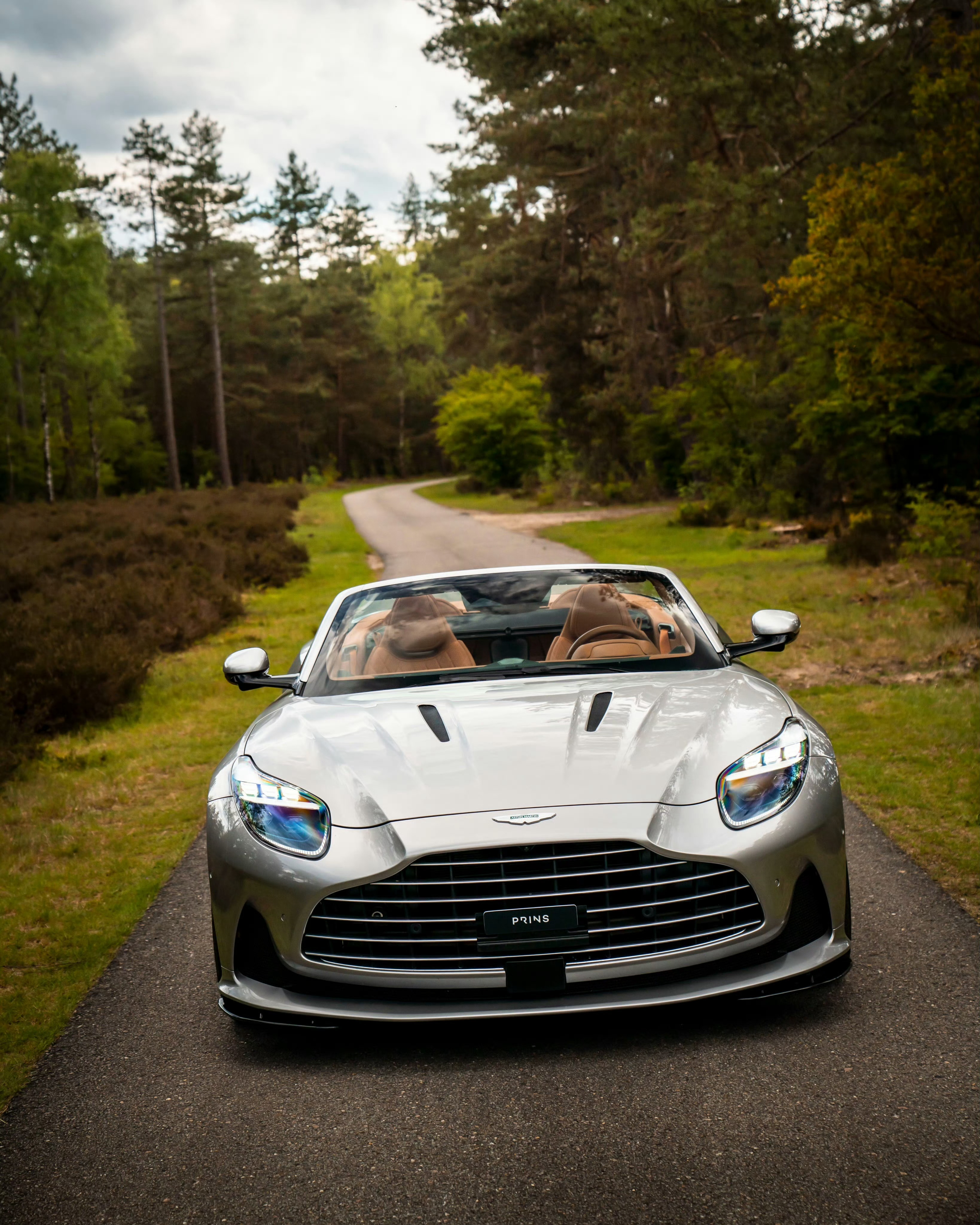 阿斯顿·马丁 DB12 Volante 