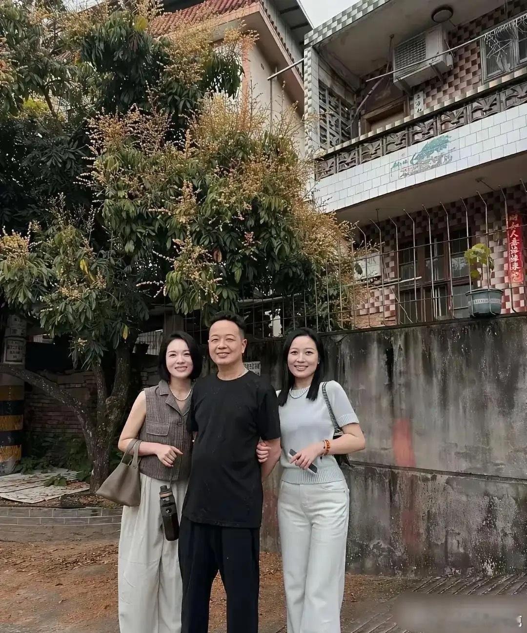 闺女都这么大了，妈妈还这么好看 