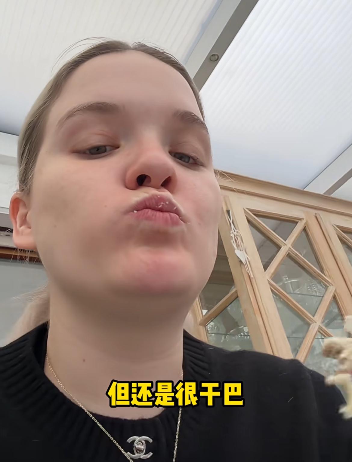 在广州长大的德国妹子回国后，把德国早餐叫做干巴啷，一大早起床就吃三文鱼，鹿腿肉和