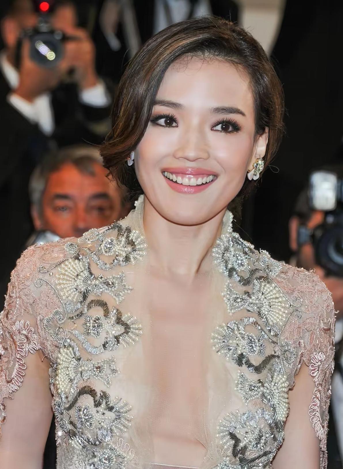 当你觉得舒淇很美的时候，你就成熟了。舒淇的美从来不在标准答案里，需要点阅历，才能