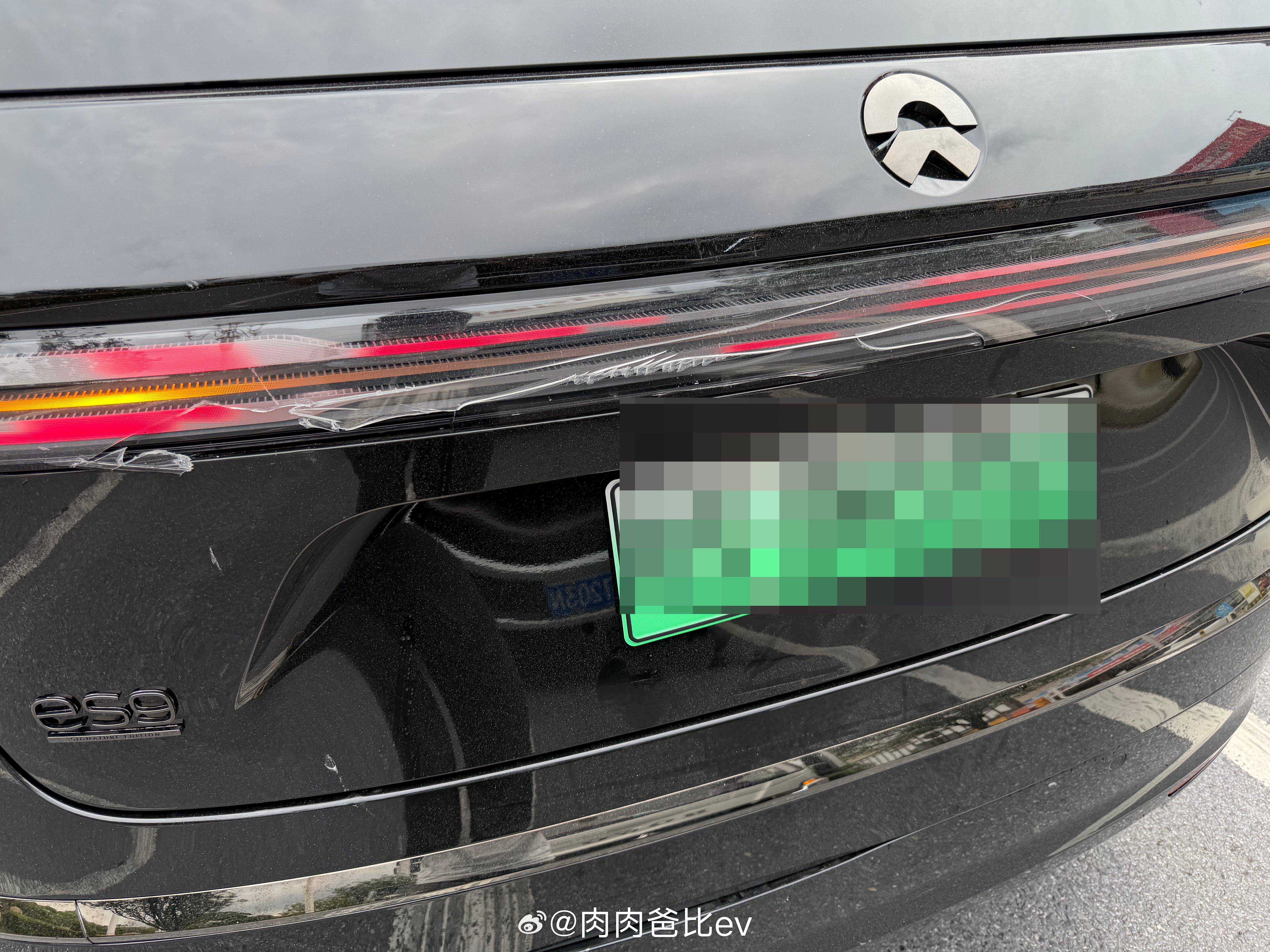 ES9提车没几天就被追尾了，X9的记忆上来了😭泥头车刹不住追尾轻卡，轻卡再撞上