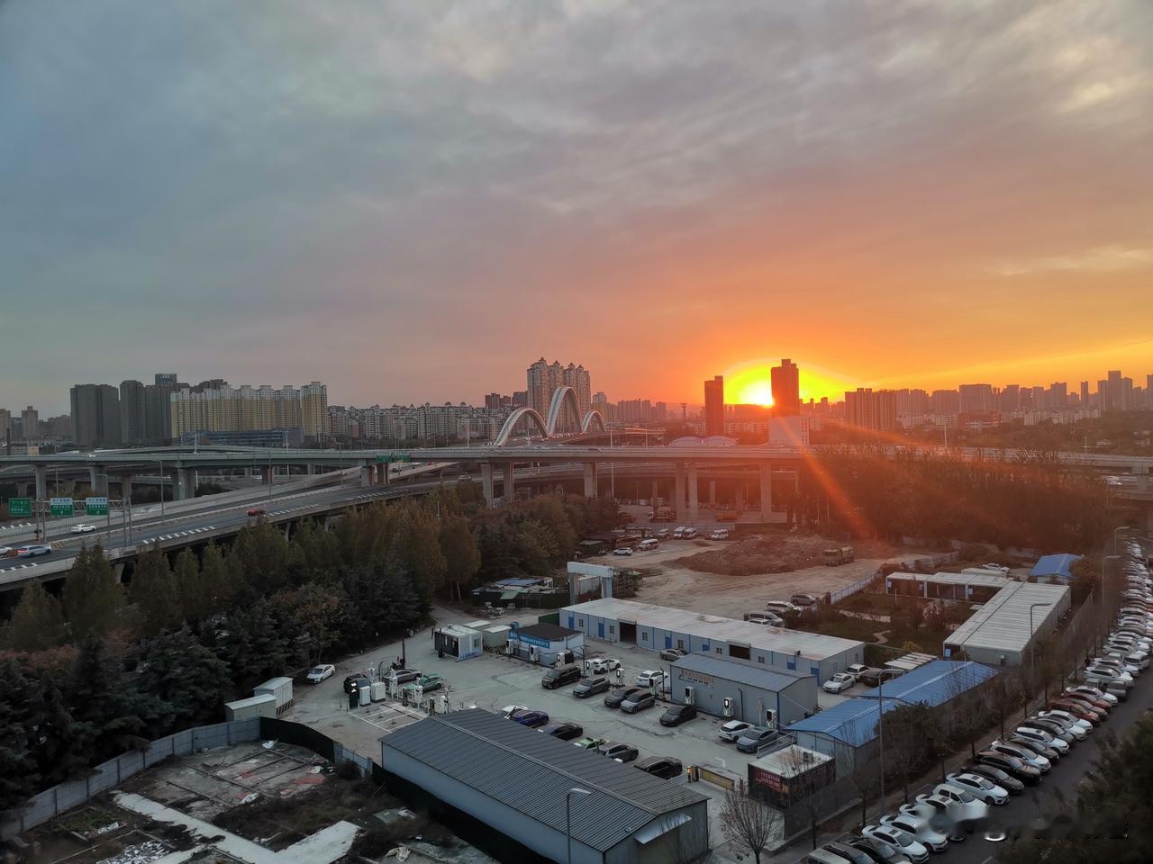 冬日的晚霞满天，美极了美极了