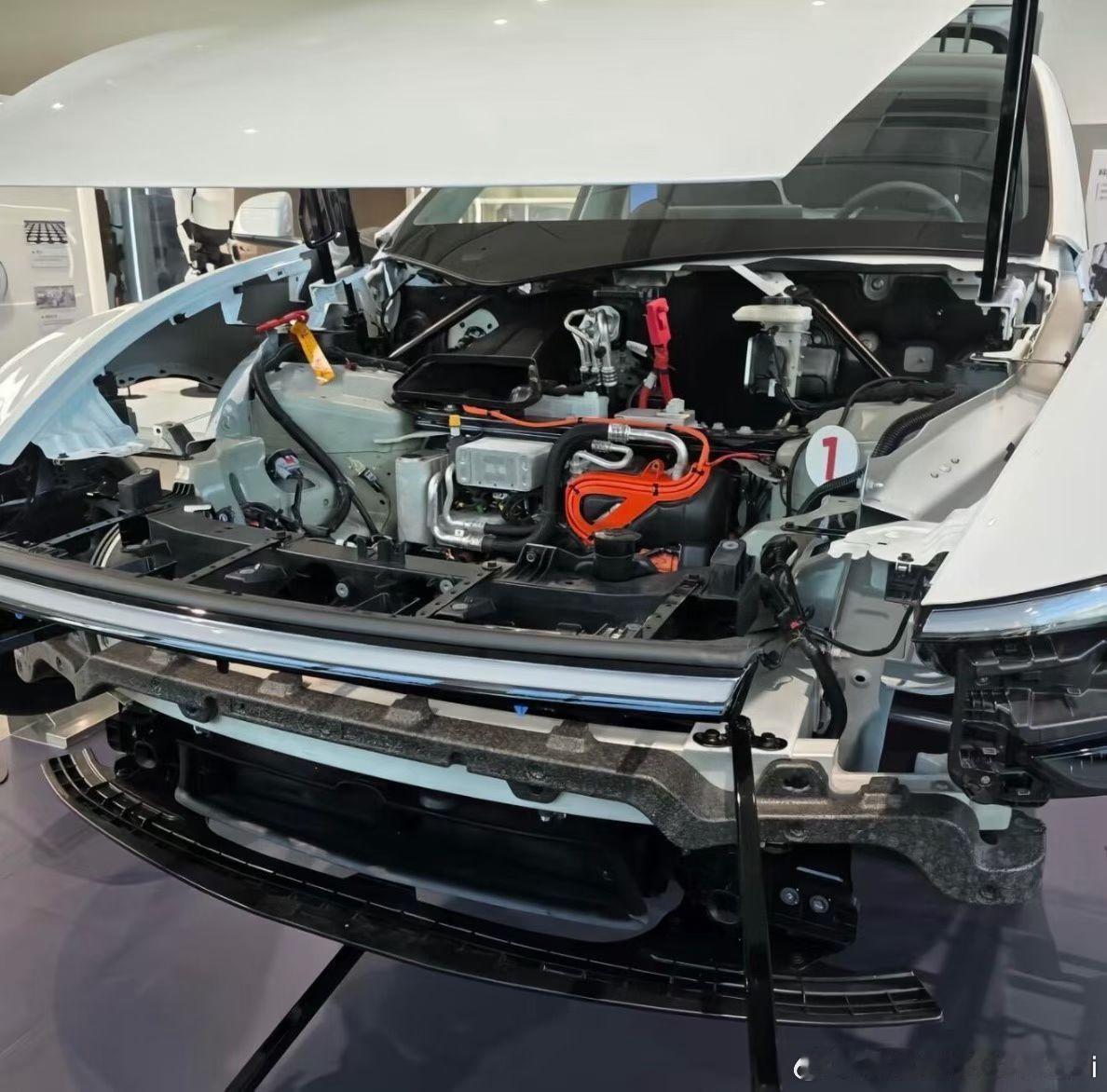 期待国内也能展出“解刨版焕新Model Y”消费者一定会很喜欢看吧我也想拍一期视