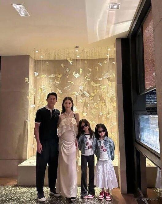 刚刚郭富城官宣生女：
我们的小公主终于到家了！母女平安，感恩所有。我们家现在拥有