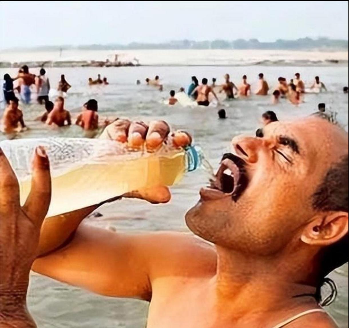 记得以前还有公知的时候，他们说“民主了，就什么都解决了，就都富了，也没病了，也没