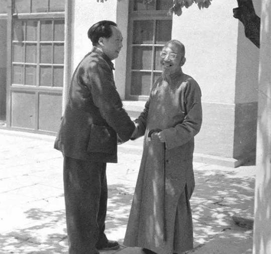 1949年柳亚子情绪低落时毛主席亲自前去劝说：当下形势不同，你完全可以畅所欲言！