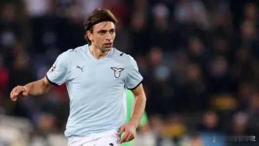 前拉齐奥球员西维利亚：托蒂曾骂我基佬，我骂他绿帽男近日，前拉齐奥功勋球员西维利亚