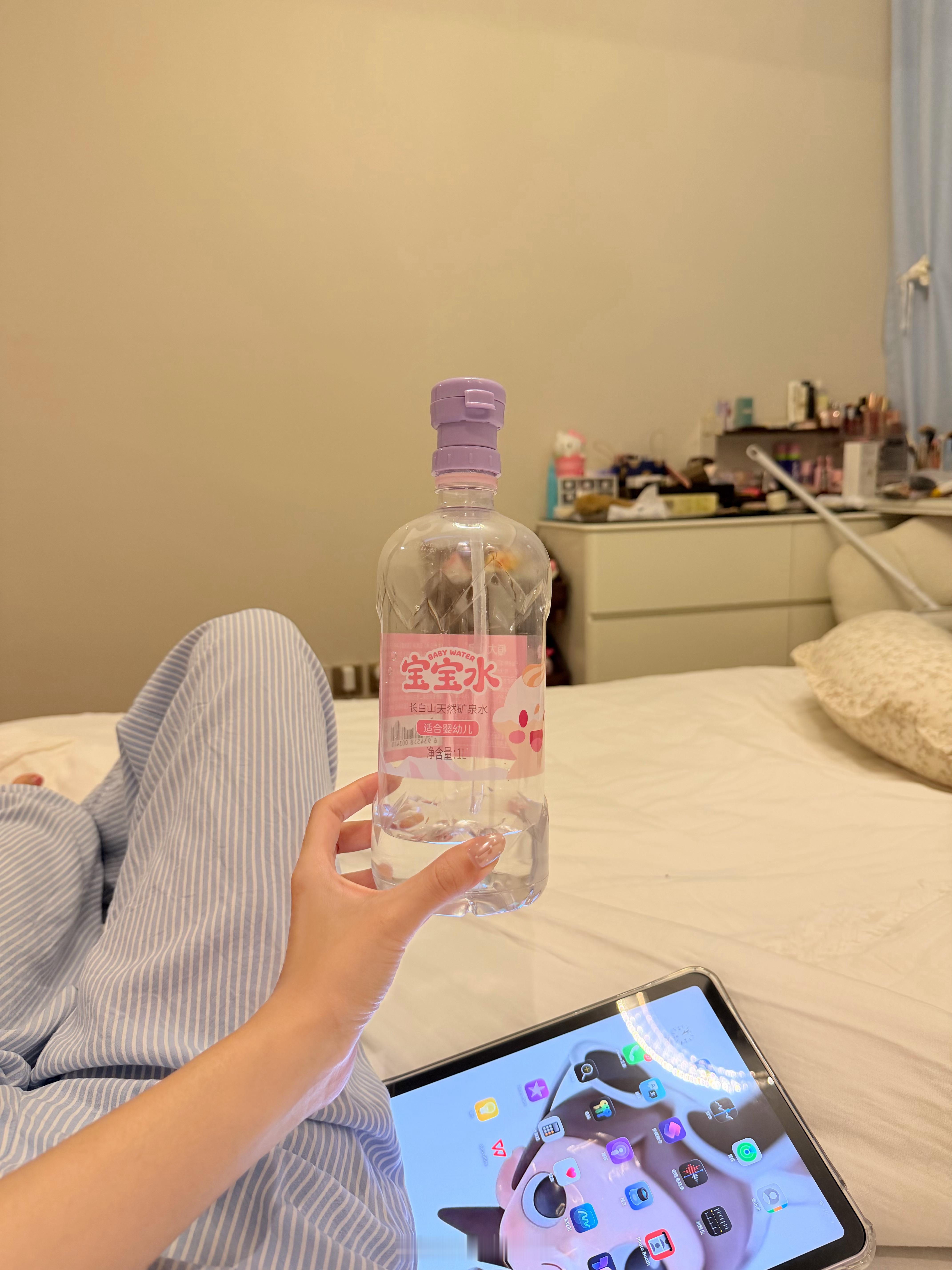 水桶来的 建议每个不爱喝水的人都配一个吸管不知不觉一瓶喝完了 