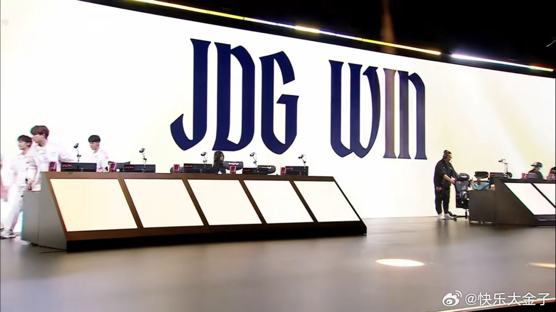 Vampire露露的变羊太到位了，几乎每次团战都盯死了进场的鳄鱼。Vampire