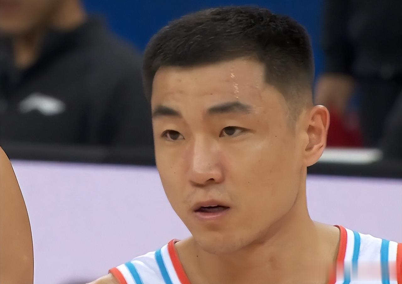 CBA鲁津战评分：四人不及格三将高分，后卫线一无是处
山东男篮在缺少吉伦沃特和福