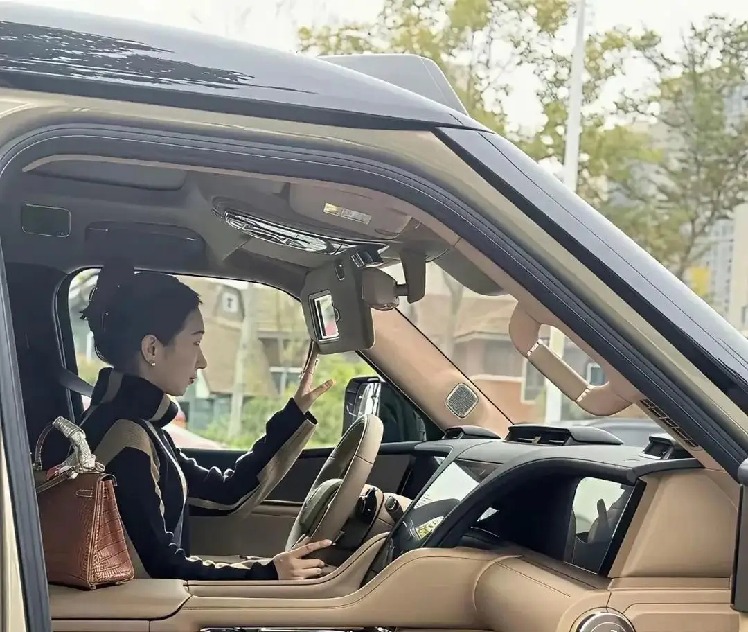 买这款车的，好像不少是女性创业者呢。 