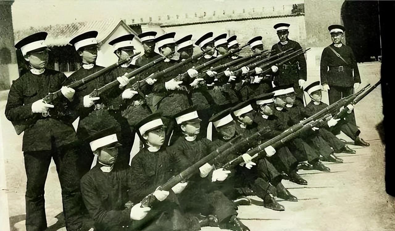 日本战败后，我国百万“汉奸”去哪了？说出来你别不信
 
日本投降那天，三百万“汉