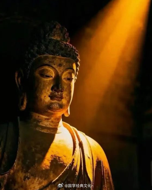 观音菩萨赐福，见者接福愿全家福气满满，七星高照，时来运转四季吉祥平安，四季顺遂发