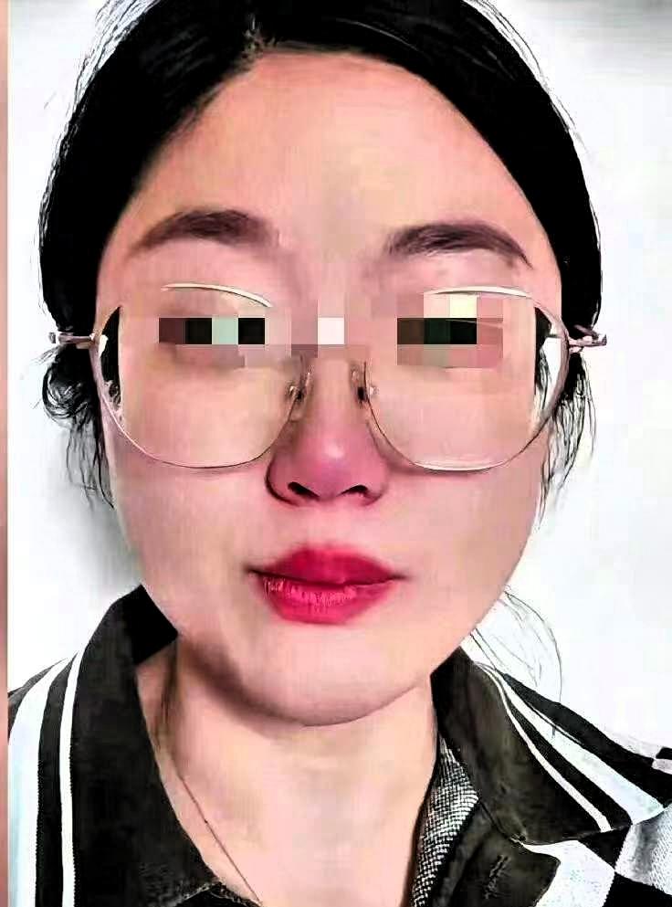 山东一女子被丈夫锁在屋里整整三天，没吃没喝，邻居听见哭声报警，民警进门之后看到，