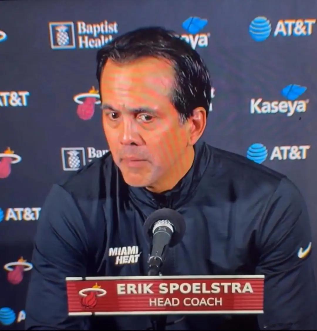 斯波还是不太喜欢用双塔，赛后谈双塔首发阵容：“这支首发阵容略显不平衡。我只希望看