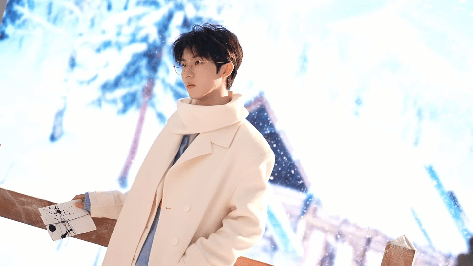 时代少年团 第四张专辑「加冠」 —— 少年们的“冬日来信”拍摄花絮动图，“爱融化