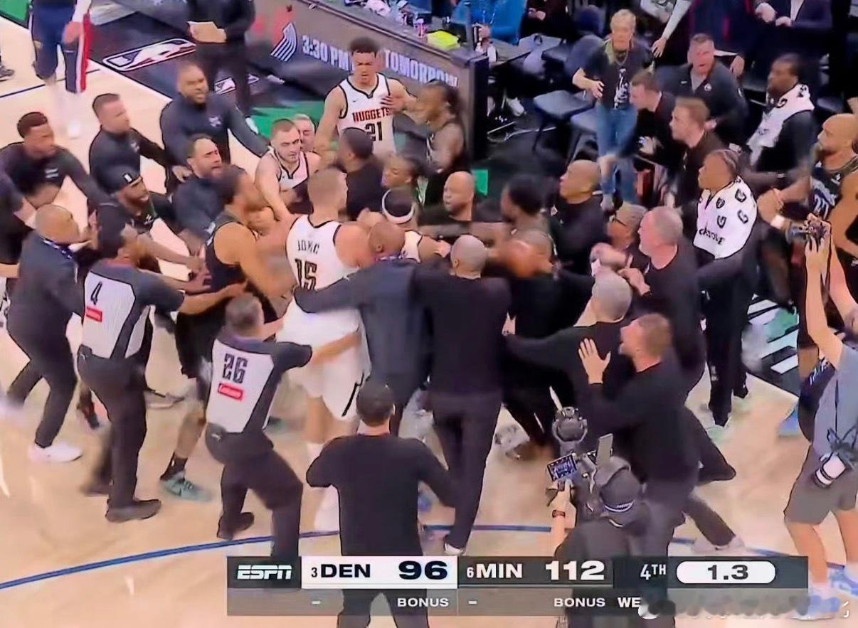 约基奇打架理性讨论，如果在CBA，约老师会不会被禁赛， 掘金应该能翻过来 