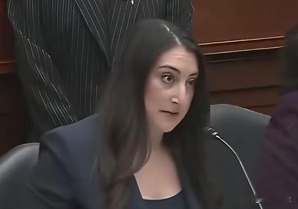 雅各布斯议员质问赫格塞斯：特朗普复活节威胁“摧毁伊朗桥梁电厂、打开海峡否则下地狱