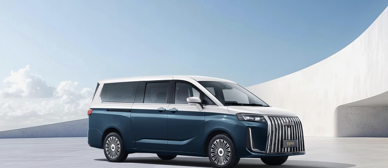 锐胜M8作为一款中大型MPV，于今日正式上市。它提供7座与9座布局供消费者选择，