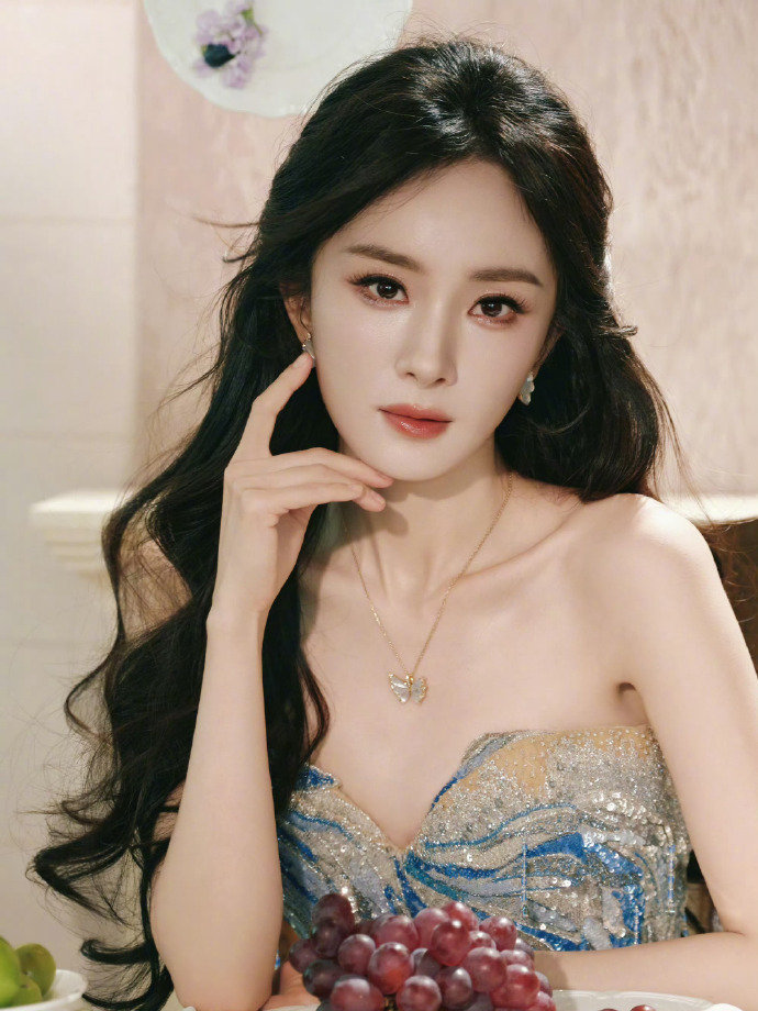 杨幂蓝紫调高定杨幂高定搭配 杨幂高定搭配 