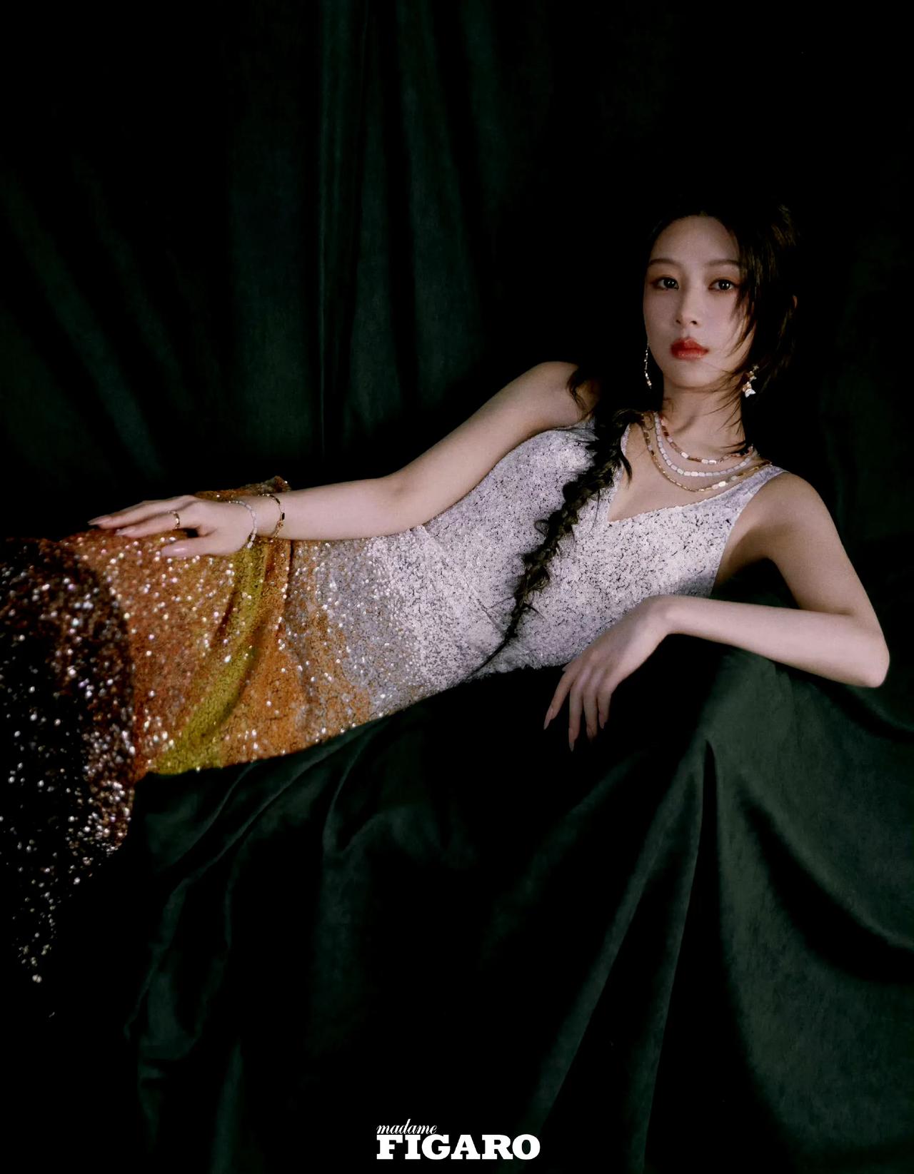 杨紫费加罗穿了5套高定[赞][机智]！
各位亲！你们听说了没？咱杨紫在费加罗八月
