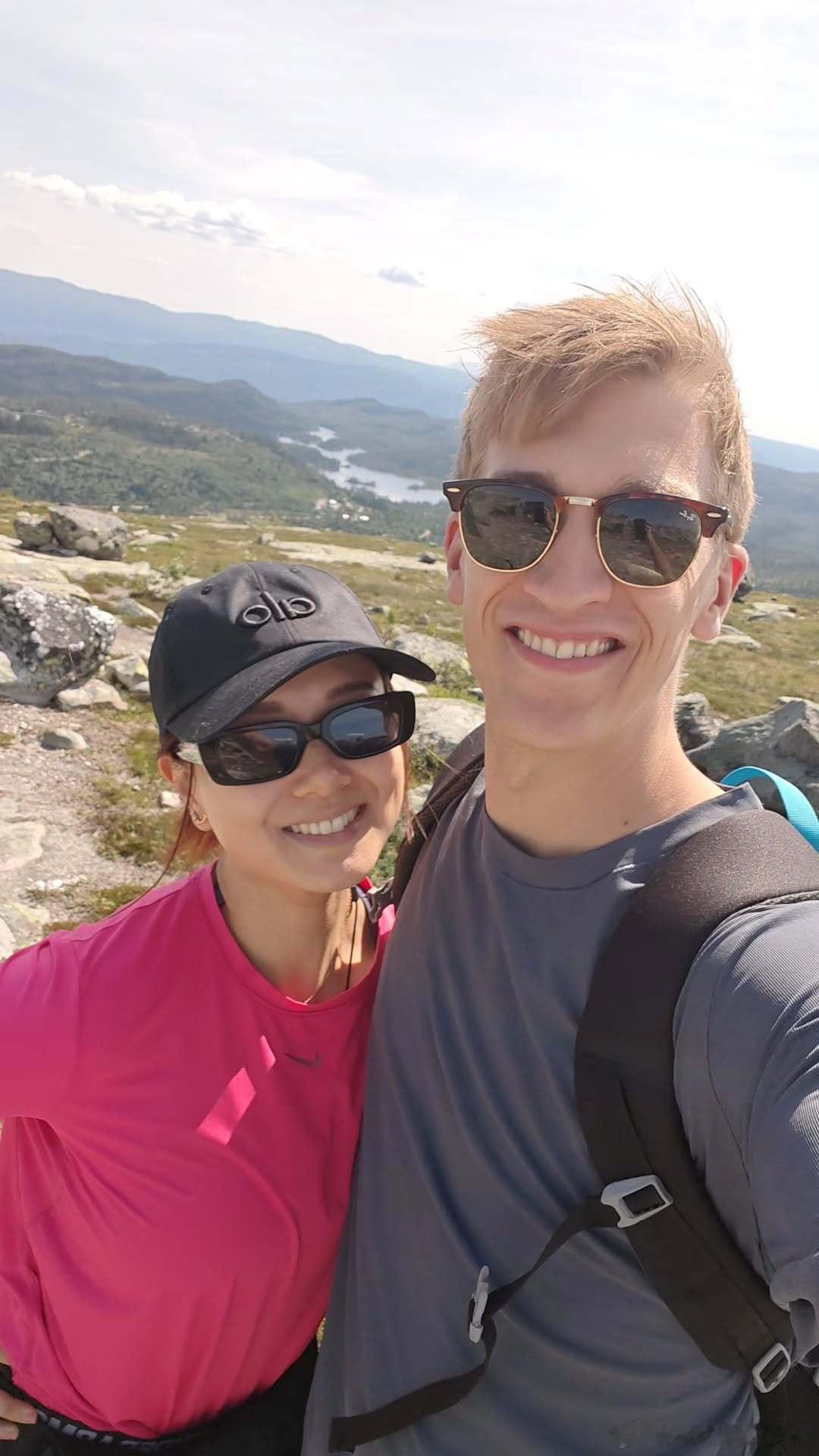 安东·卡尔伯格、万远 登山合影🤳 